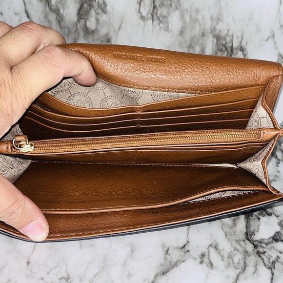 MICHAEL KORS Fulton Leather Carryall Pebble Flap Snap Closure Wallet Brown/Gold - Picture 6 of 8